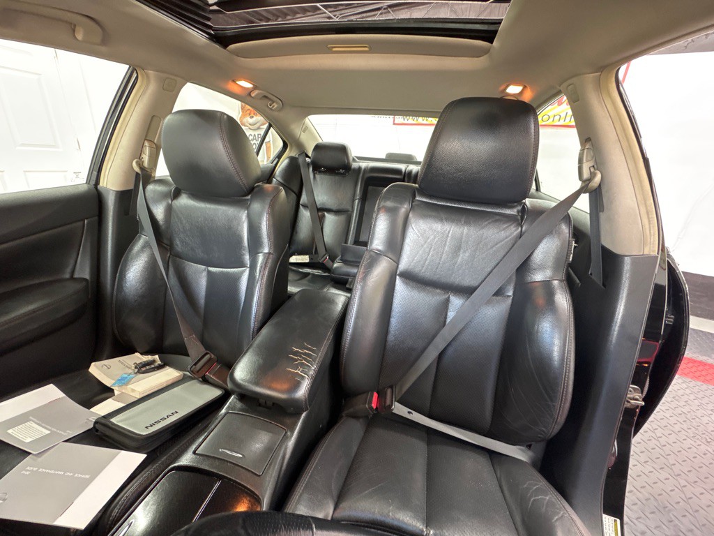 2010 Nissan Maxima Image 3
