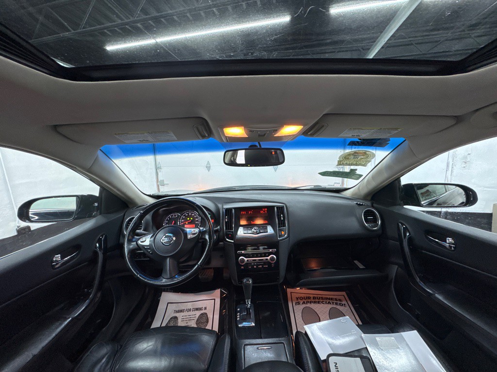 2010 Nissan Maxima Image 11