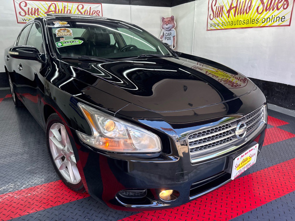 2010 Nissan Maxima Image 2