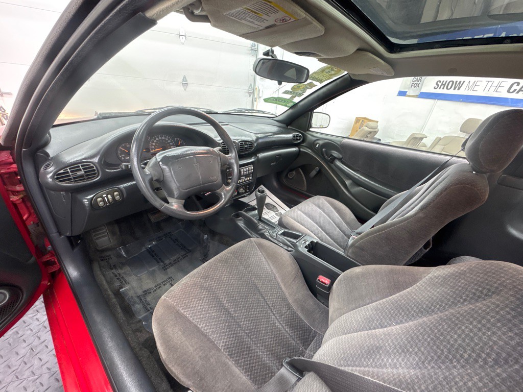 2001 Pontiac Firebird Image 10