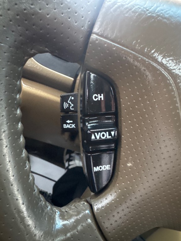 2004 Acura MDX Image 25
