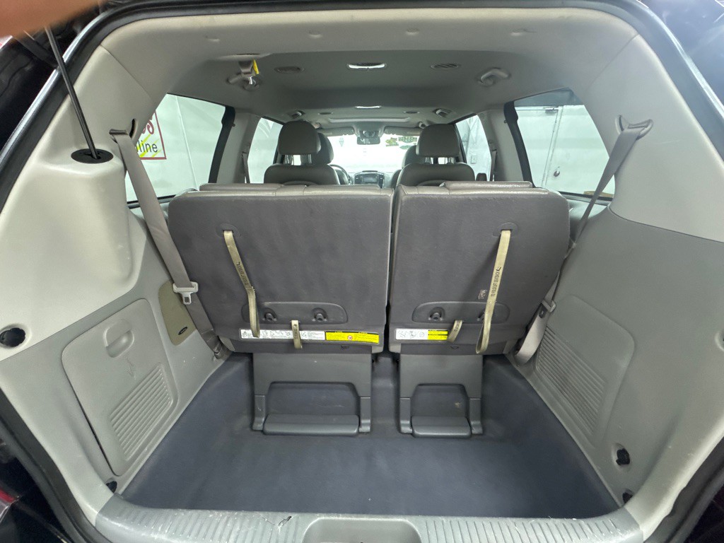 2011 Kia Sedona Image 11