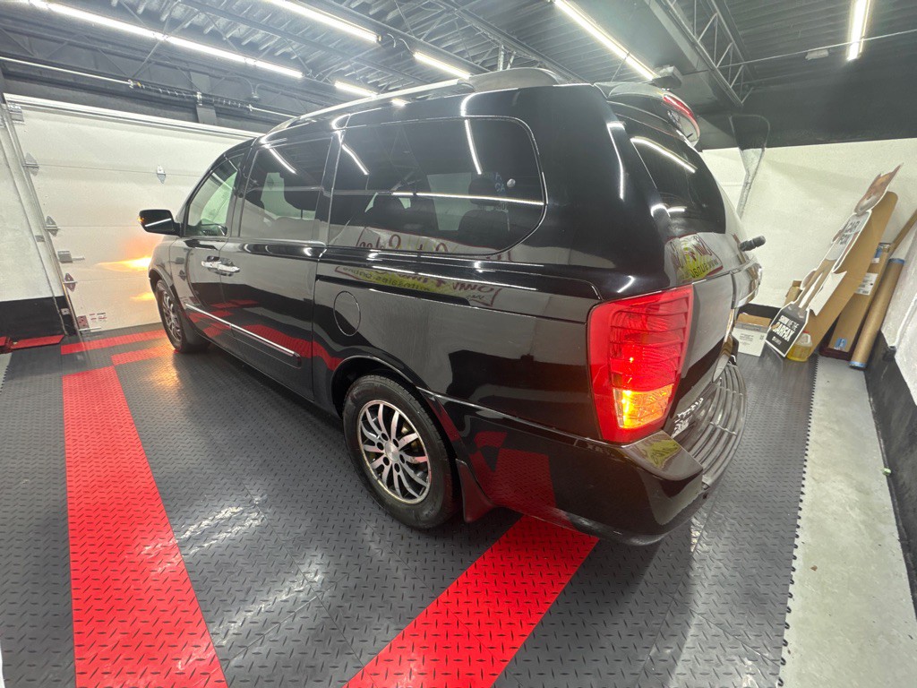 2011 Kia Sedona Image 12