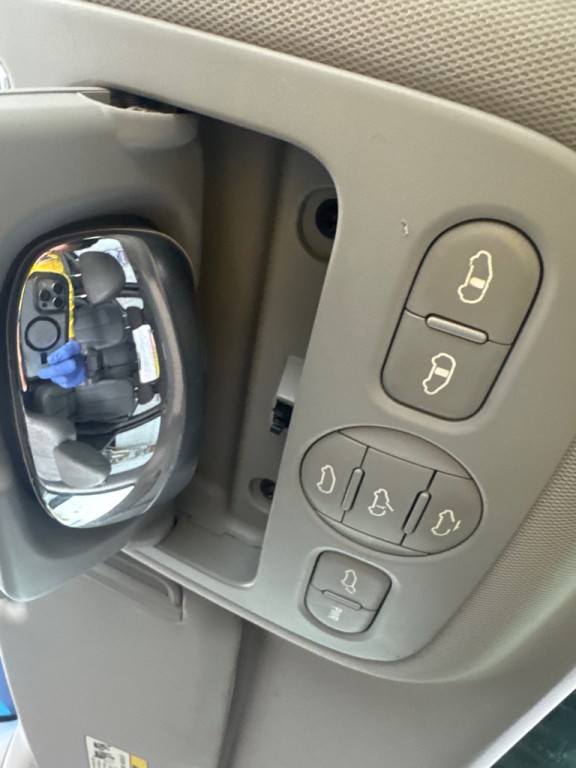 2011 Kia Sedona Image 23