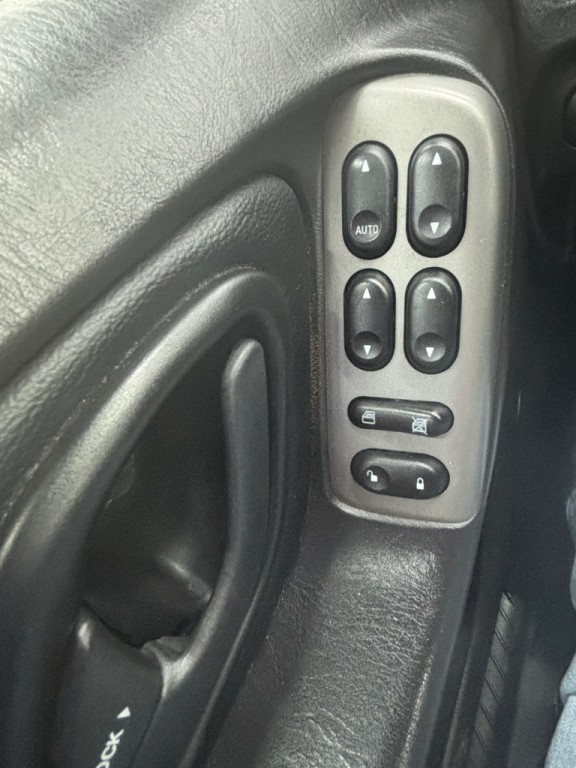 2005 Ford Escape Image 8