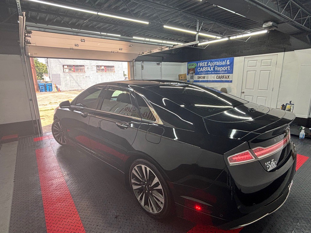 2019 Lincoln MKZ Image 2