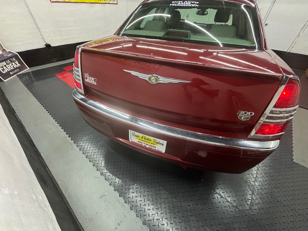 2007 Chrysler 300 Image 6