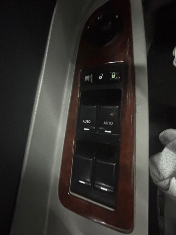 2007 Chrysler 300 Image 19
