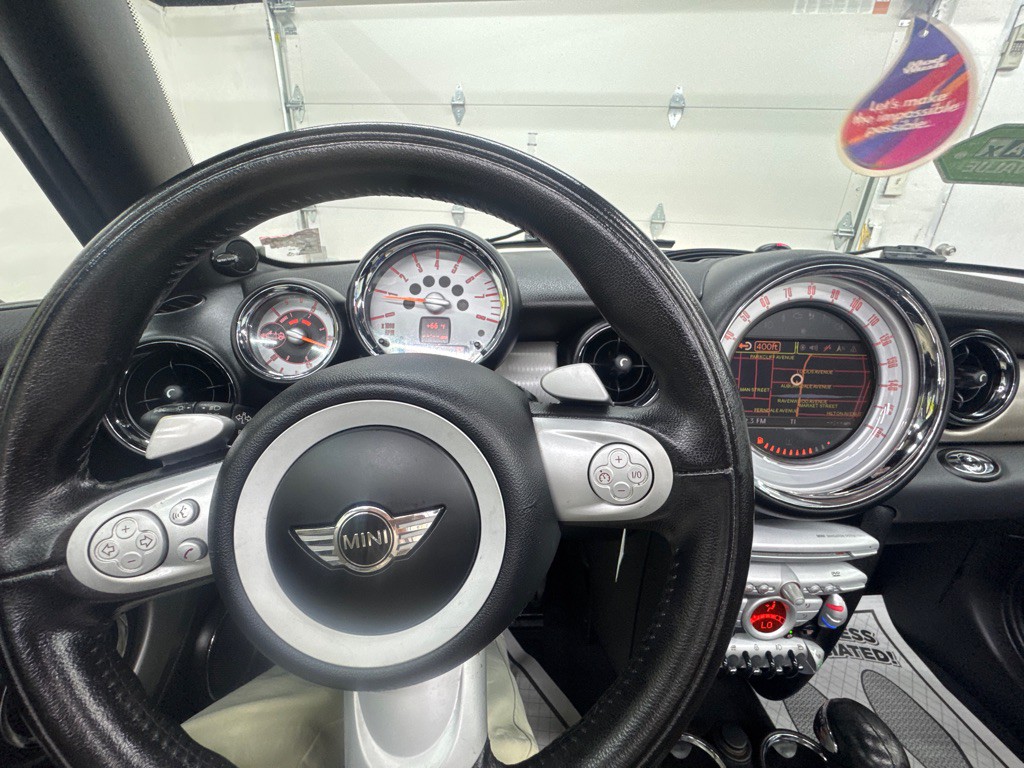 2010 MINI Cooper Image 8