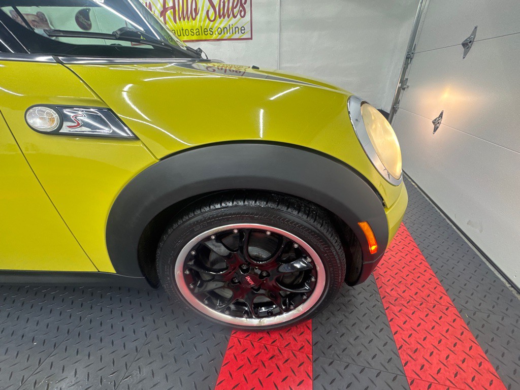 2010 MINI Cooper Image 14