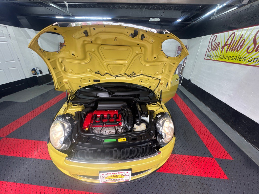 2010 MINI Cooper Image 15