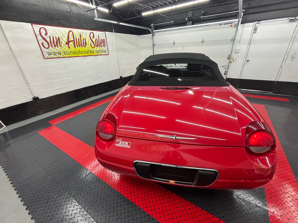 2002 Ford Thunderbird Image 9