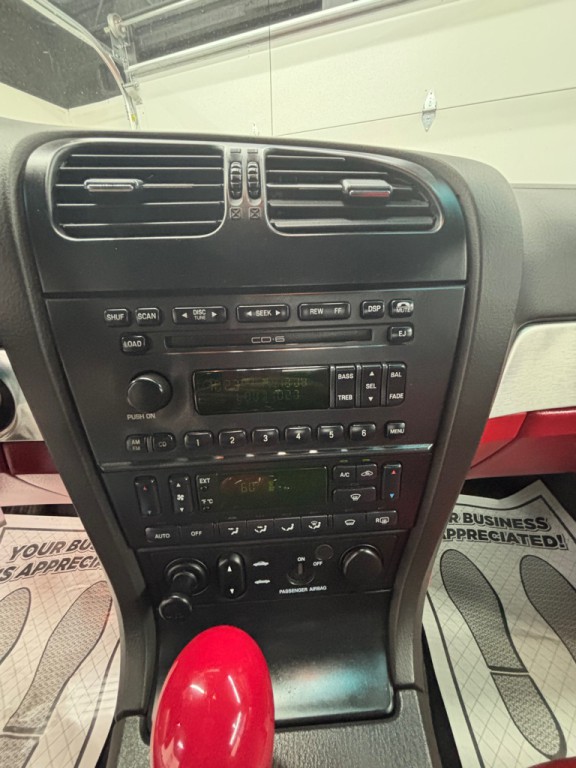 2002 Ford Thunderbird Image 12