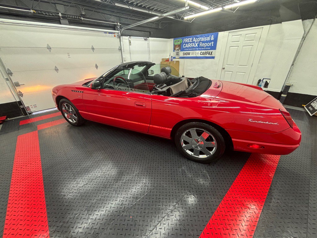 2002 Ford Thunderbird Image 17