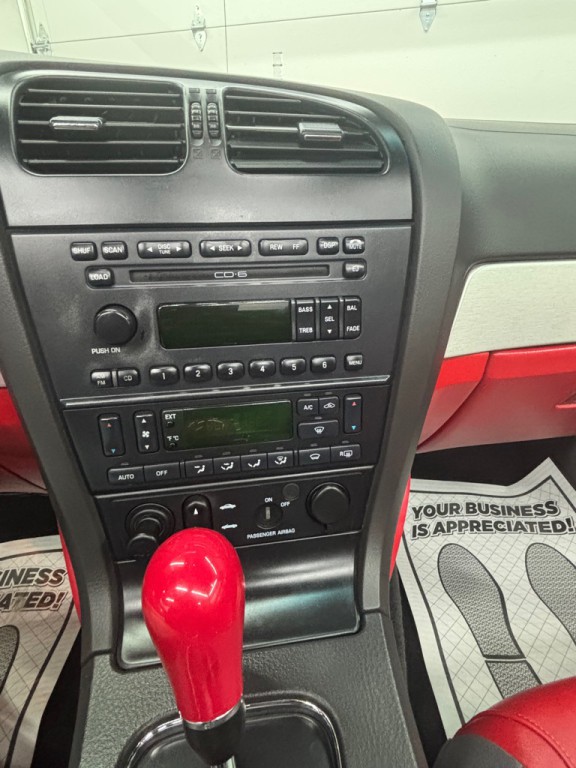 2002 Ford Thunderbird Image 19