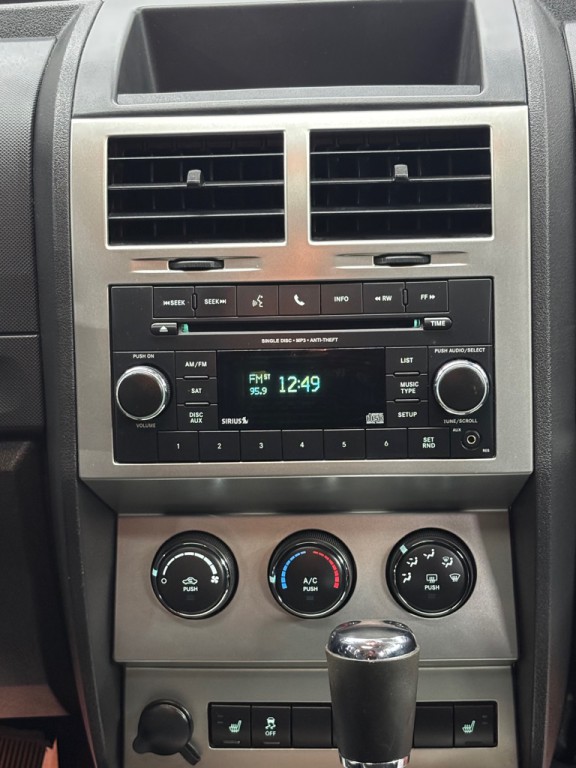 2011 Dodge Nitro Image 18