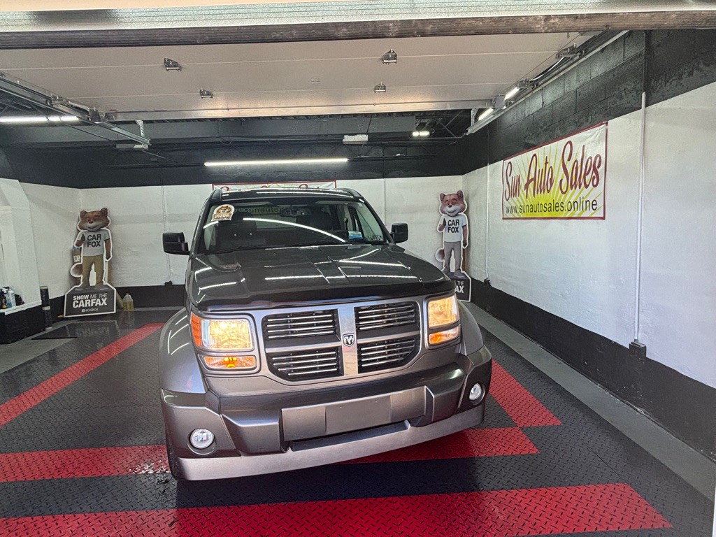 2011 Dodge Nitro Image 1