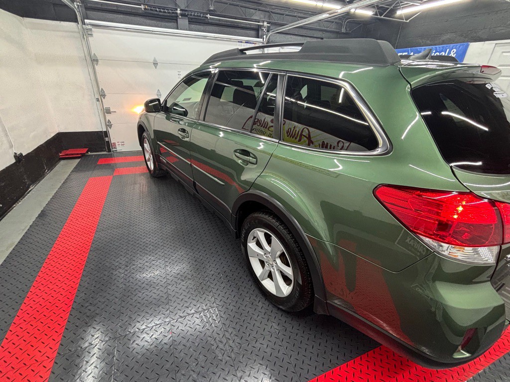 2014 Subaru Outback Image 10