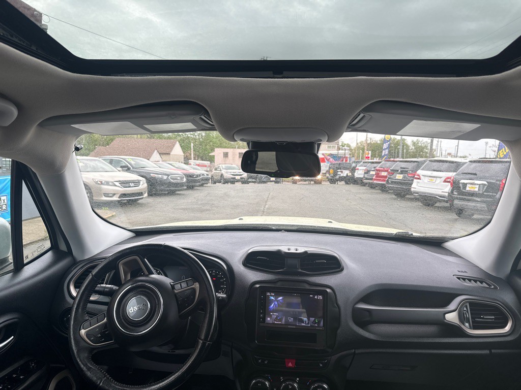 2015 Jeep Renegade Image 8