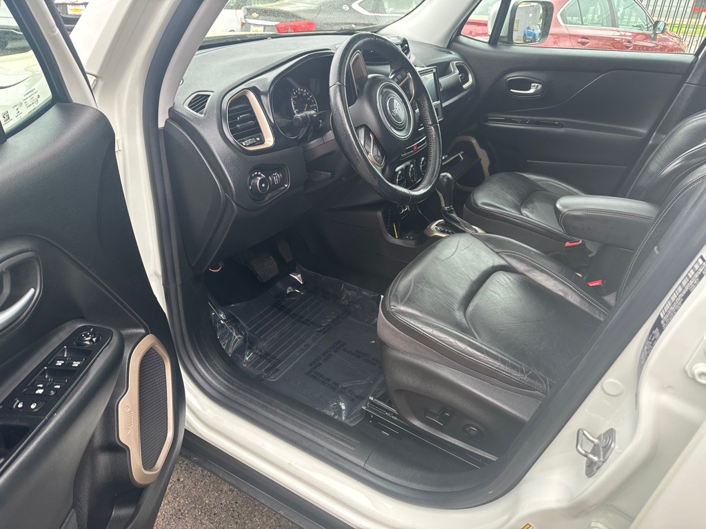 2015 Jeep Renegade Image 11