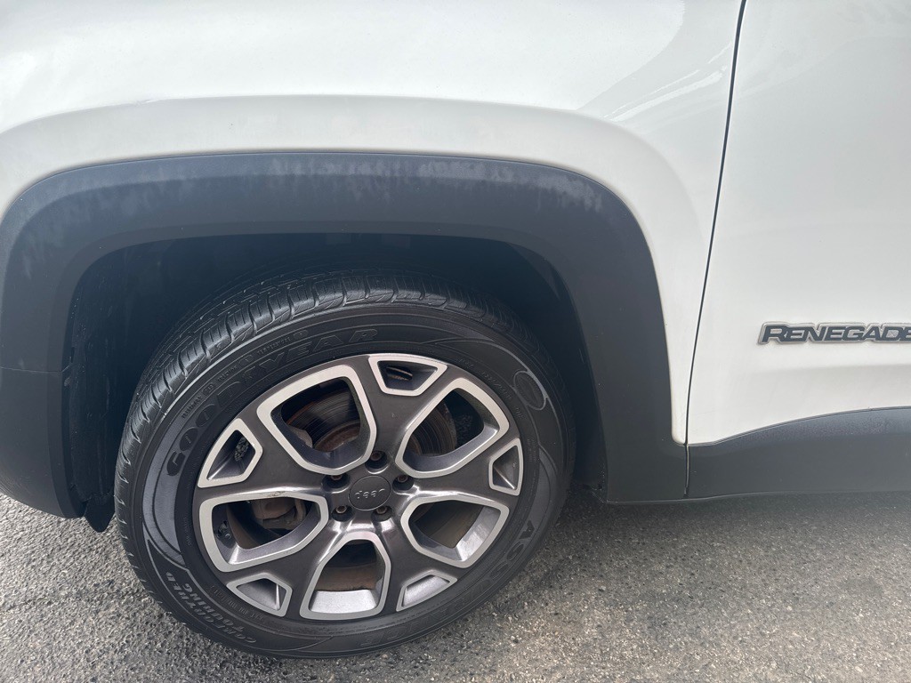 2015 Jeep Renegade Image 13