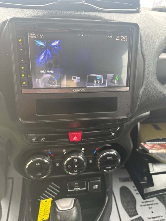 2015 Jeep Renegade Image 14