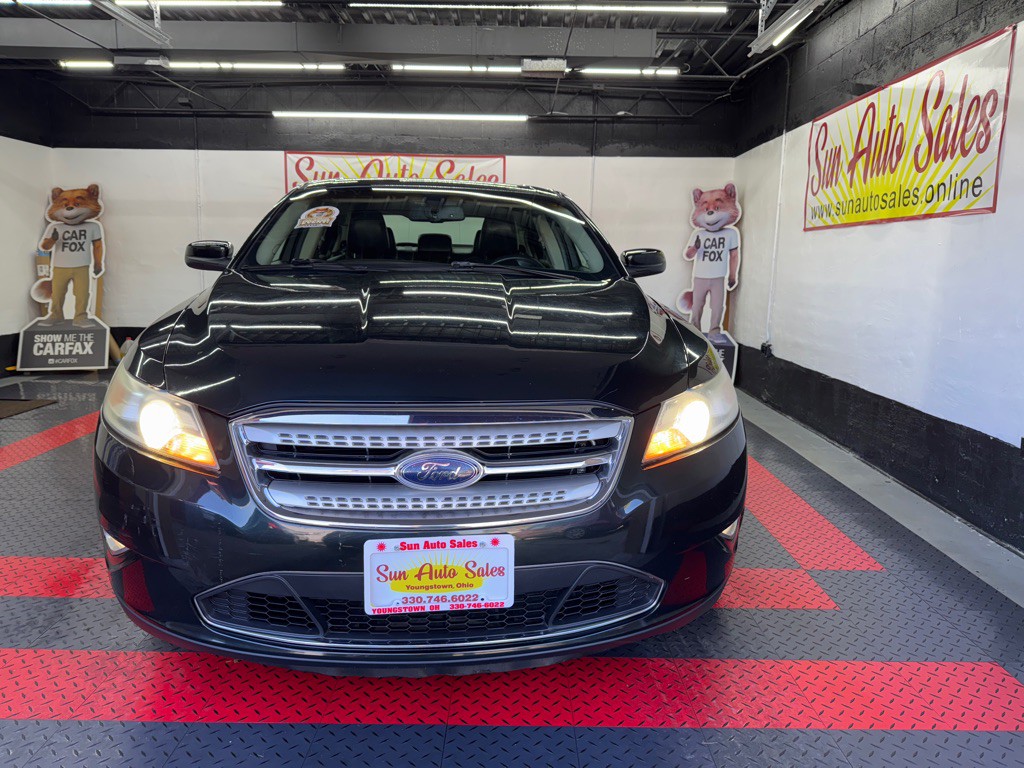 2010 Ford Taurus Image 2