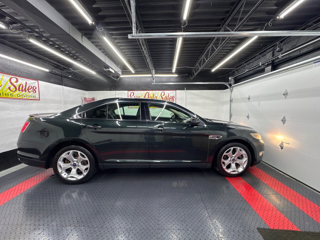 2010 Ford Taurus Image 4