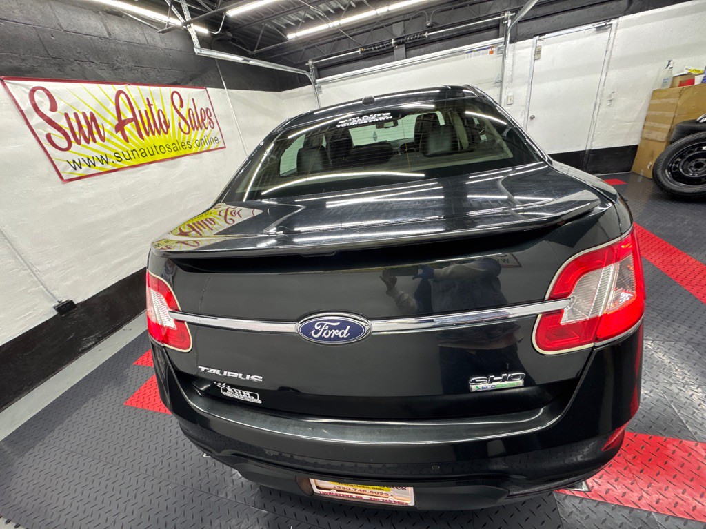 2010 Ford Taurus Image 5