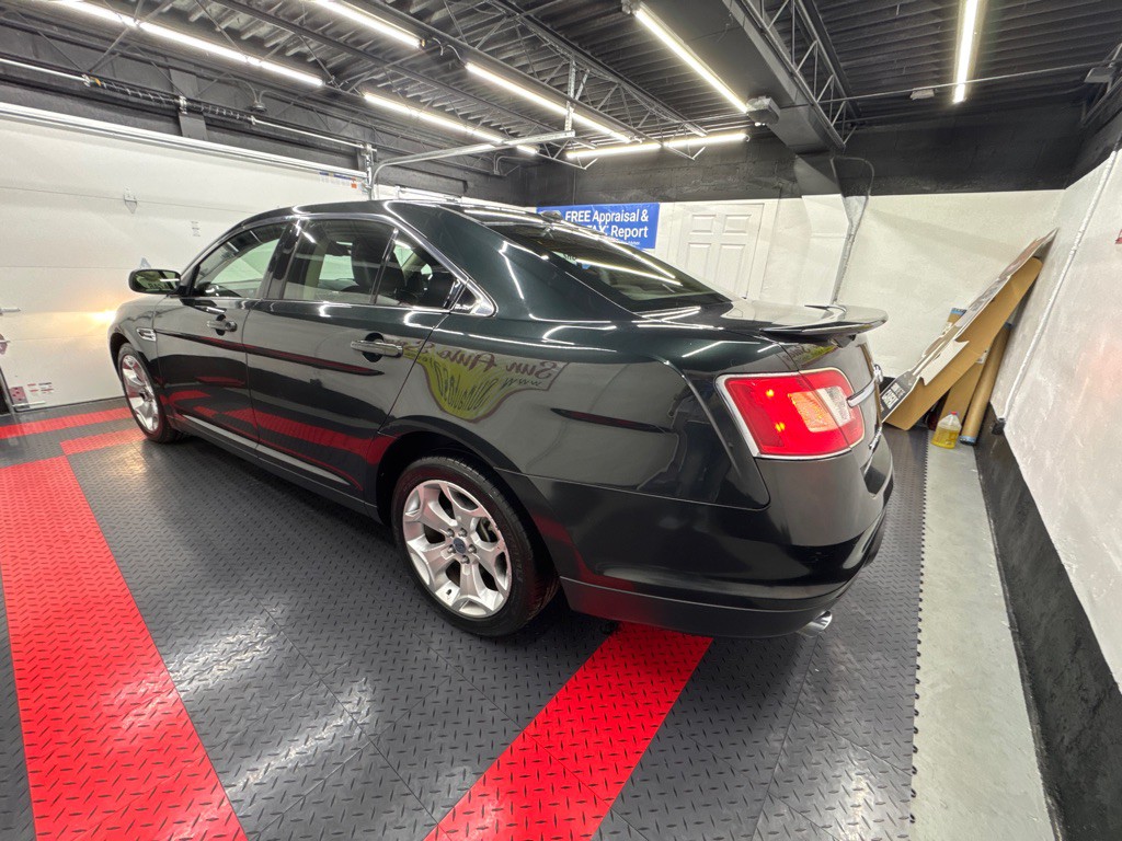2010 Ford Taurus Image 6