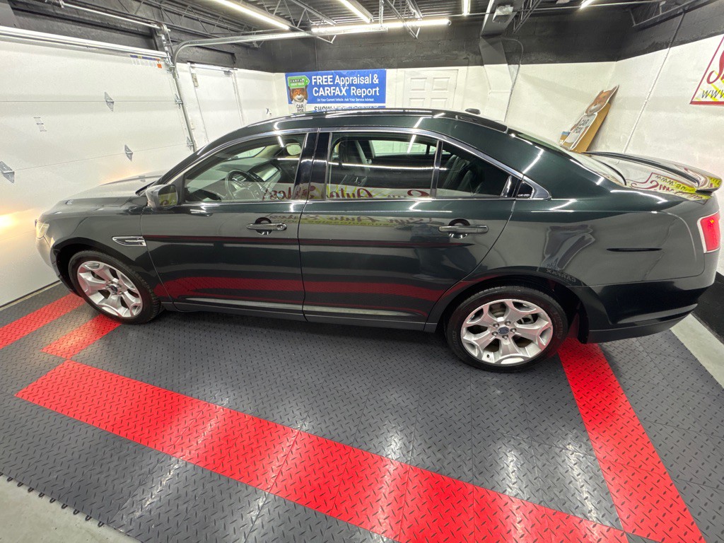 2010 Ford Taurus Image 8