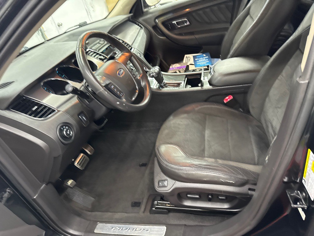 2010 Ford Taurus Image 10