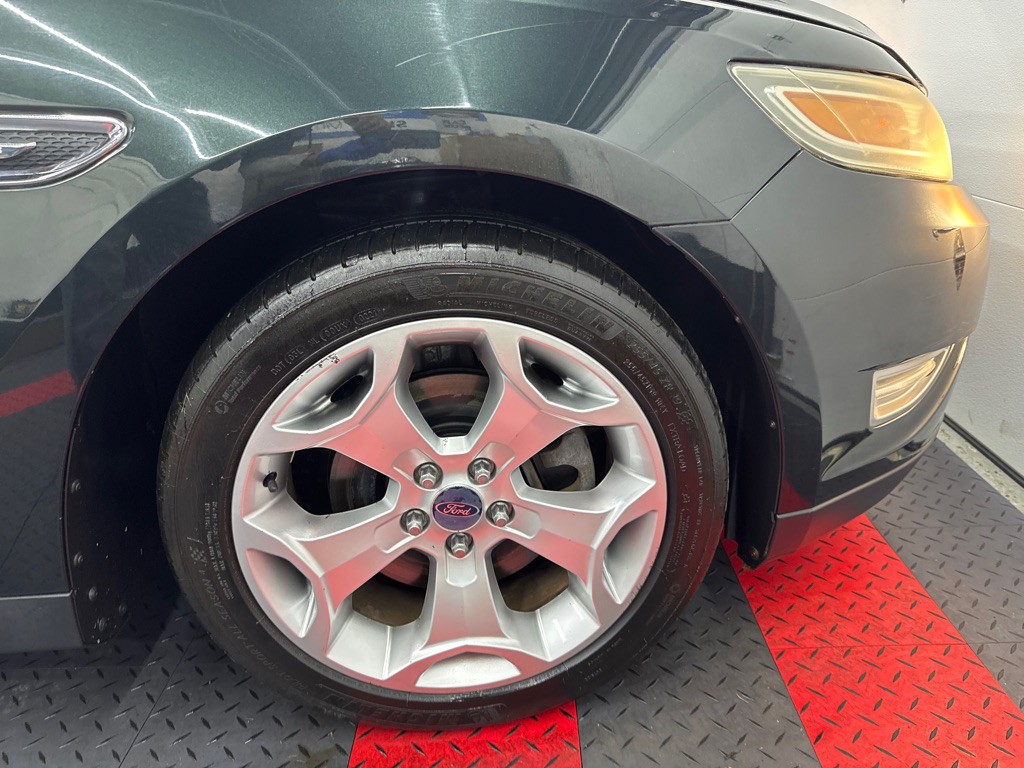 2010 Ford Taurus Image 17