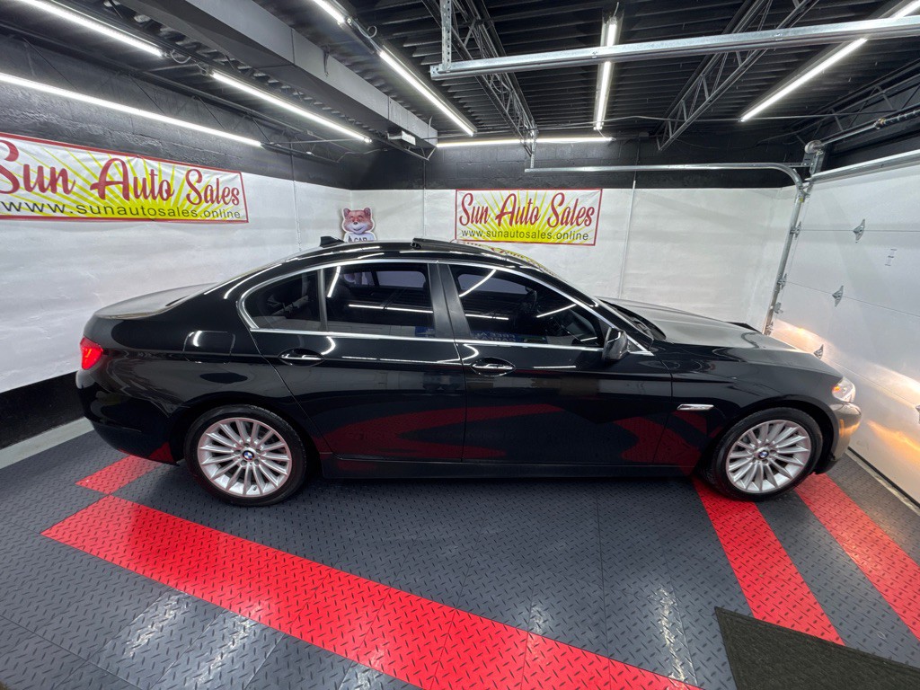 2011 BMW 5 Series Image 9