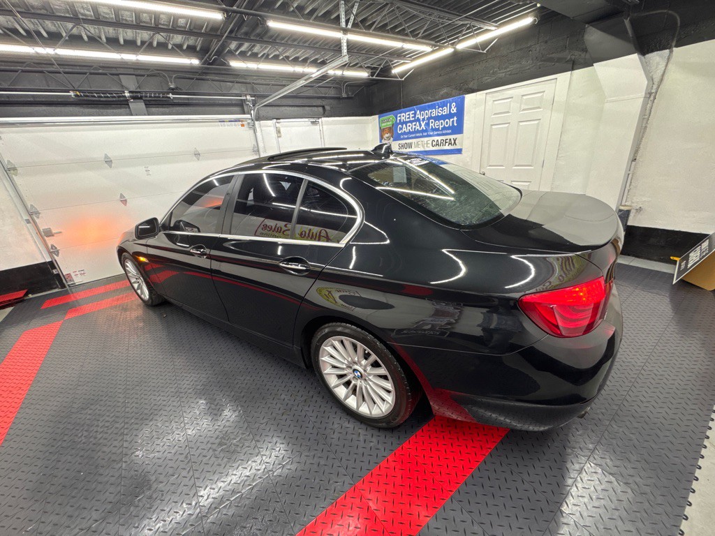 2011 BMW 5 Series Image 12