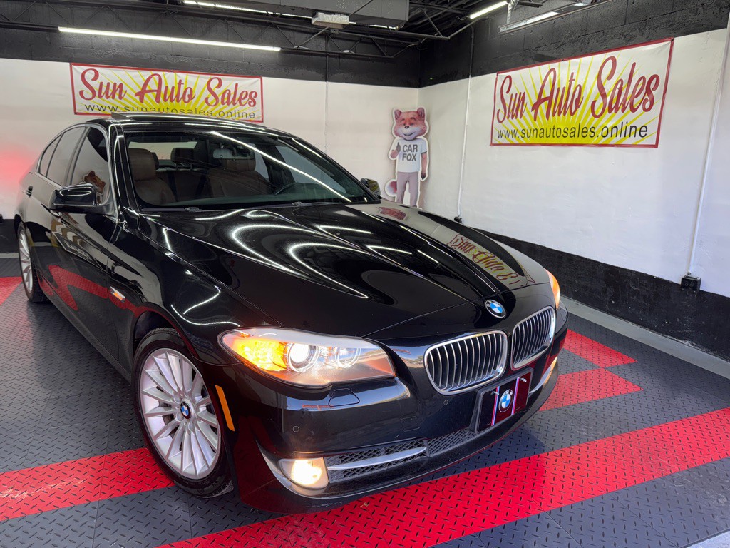 2011 BMW 5 Series Image 2