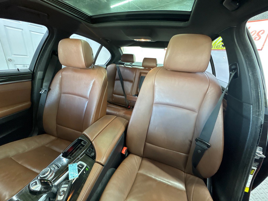 2011 BMW 5 Series Image 11