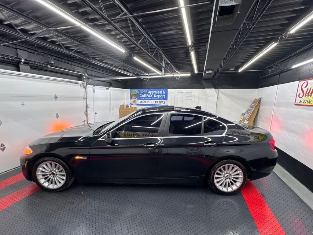 2011 BMW 5 Series Image 12