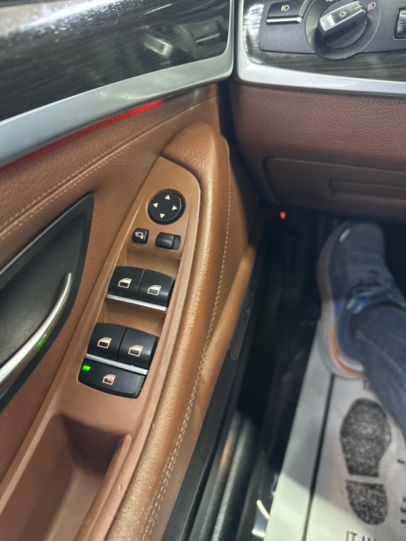 2011 BMW 5 Series Image 20