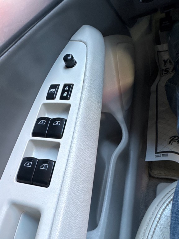 2012 INFINITI G25 Image 18