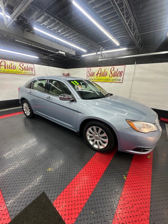 2013 Chrysler 200 Image 5