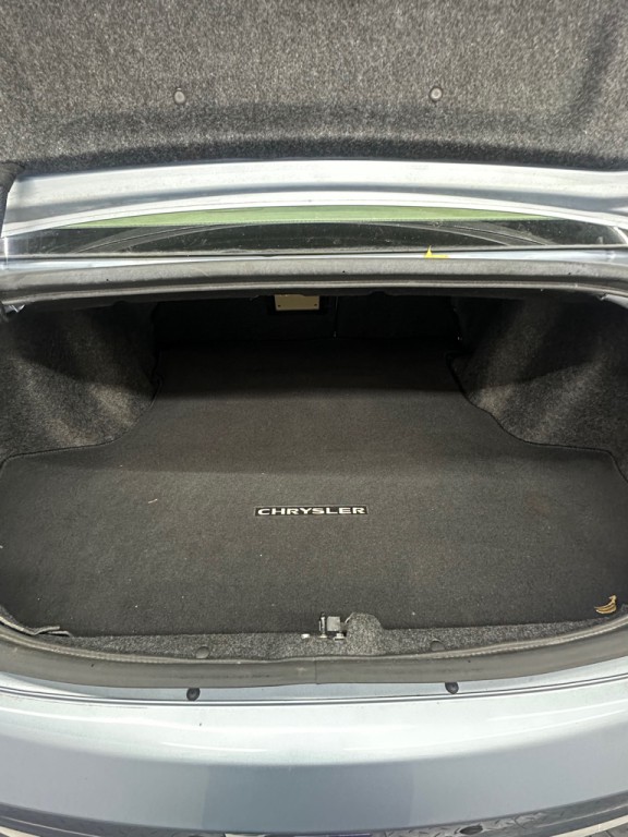 2013 Chrysler 200 Image 11