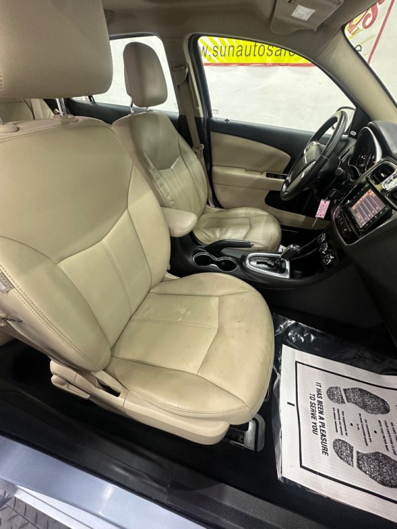 2013 Chrysler 200 Image 13