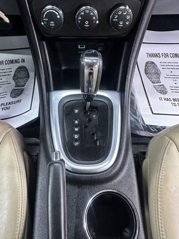 2013 Chrysler 200 Image 18