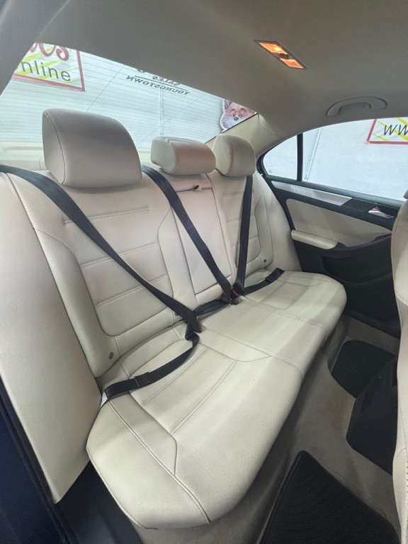 2011 Volkswagen Jetta Image 8