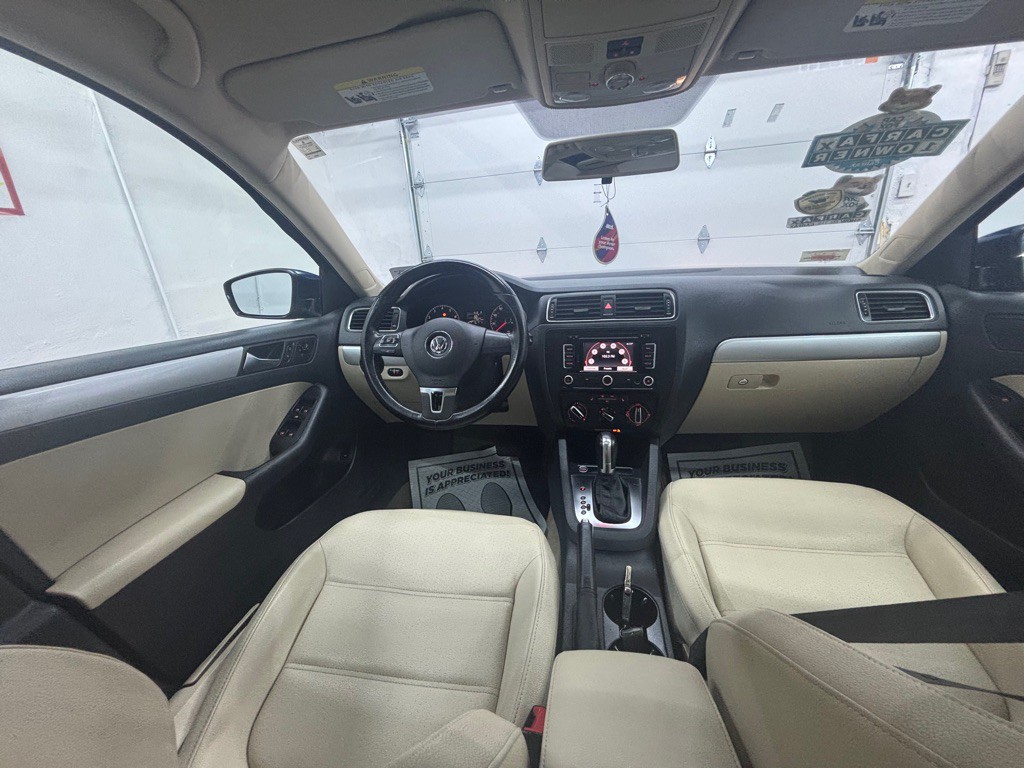 2011 Volkswagen Jetta Image 10