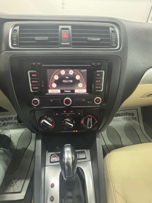 2011 Volkswagen Jetta Image 13