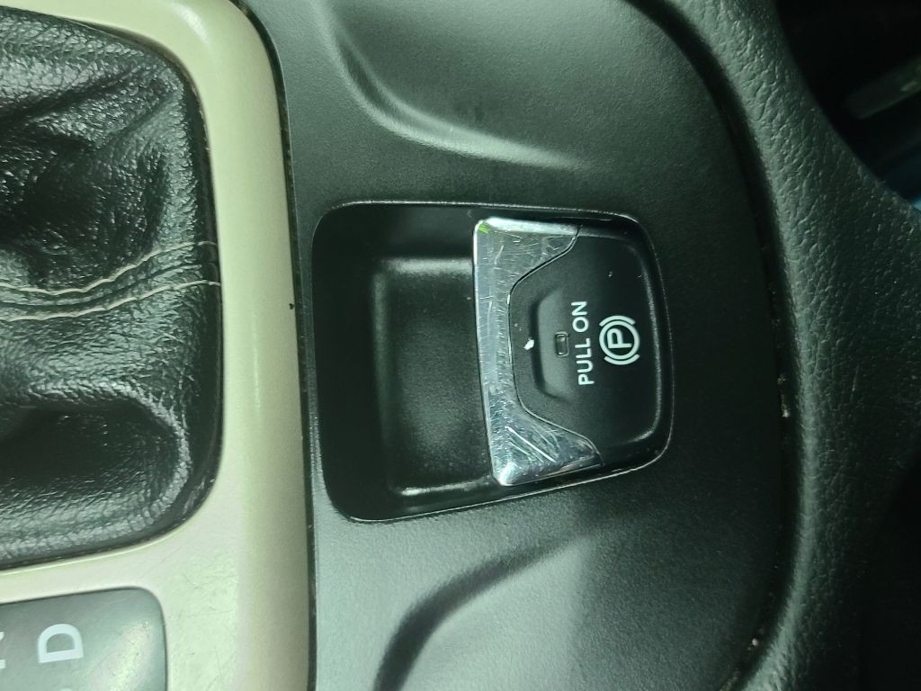 2018 Jeep Cherokee Image 16