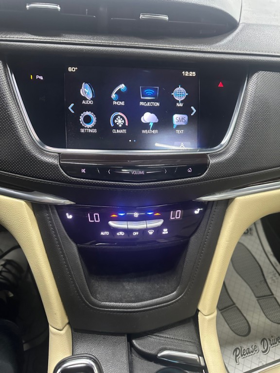 2017 Cadillac XT5 Image 12