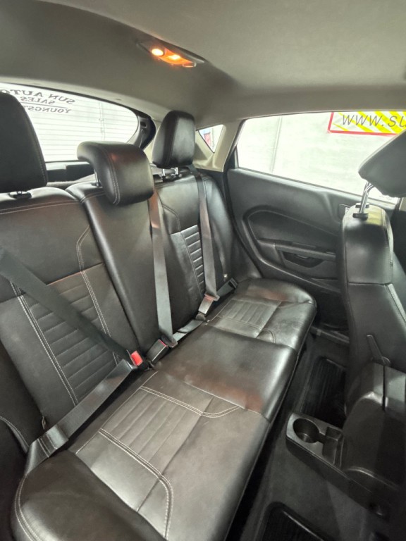 2014 Ford Fiesta Image 9